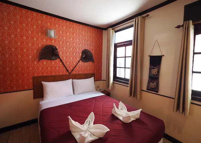 Hotel Honey House1
