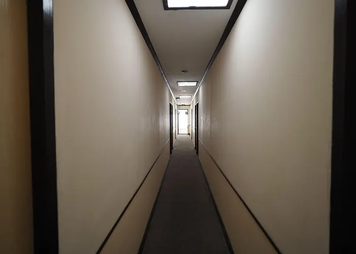 Hotel Honey House1 3*