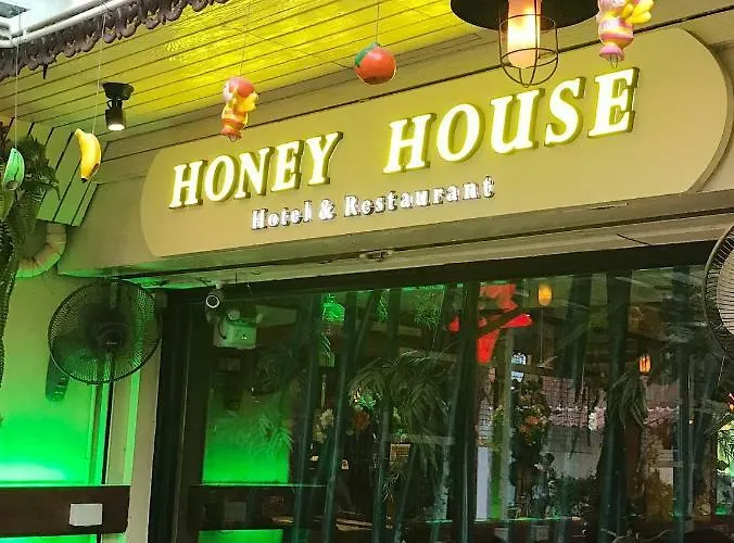 Hotel Honey House1 3*